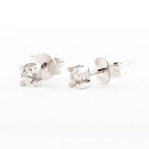 Pendientes de Oro Blanco en garras con Diamantes talla Brillante 0,04cts.