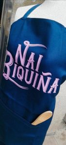 DELANTAL NAI RIQUIÑA COLOR AZUL MARINO