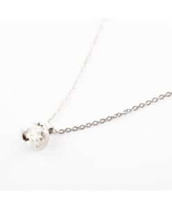 Colgante de Oro Blanco en garras con Diamante talla Brillante 0,06cts.