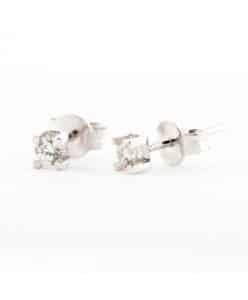 Pendientes de Oro Blanco en garras con Diamantes talla Brillante 0,20cts.