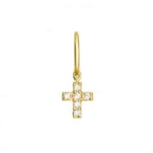 Un arete o piercing en oro