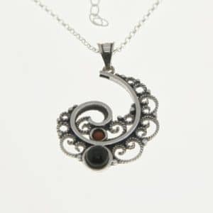 Colgante Caracola de Plata, azabache y Coral
