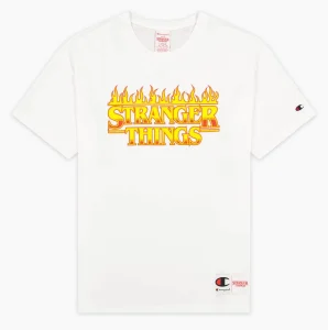 Camiseta Champion X Stranger Things Logo Fire White