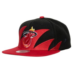 GORRA MIAMI HEAT NBA SHARKTOOTH – MITCHELL AND NESS.