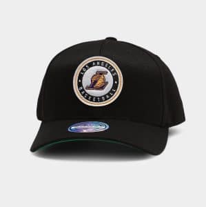 GORRA MITCHELL AND NESS LAKERS VARSITY PATCH.