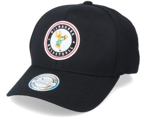 GORRA MITCHELL AND NESS MILWAUKEE BUCKS VARSITY PATCH.