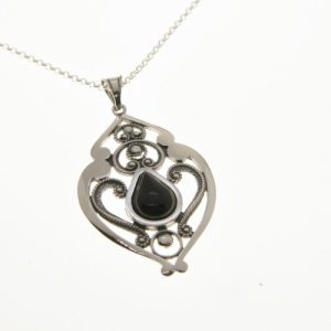 COLGANTE DE PLATA Y AZABACHE. COLECCIÓN INTEMPORAL DE FINK. T025022